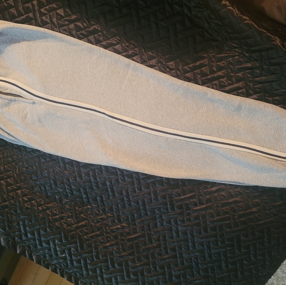 Brandy Melville sweat pants - Picture 3 of 3